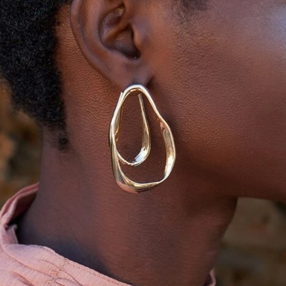 NWT Gold oval earrings - Picture 3 of 3